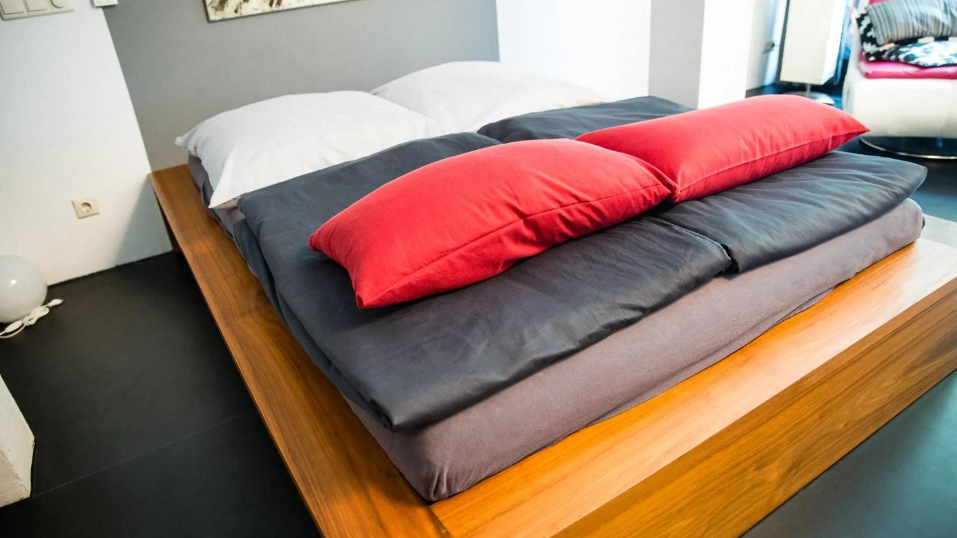 Gartenzimmer In Atelierwohnung Kolín nad Rýnem 0*,