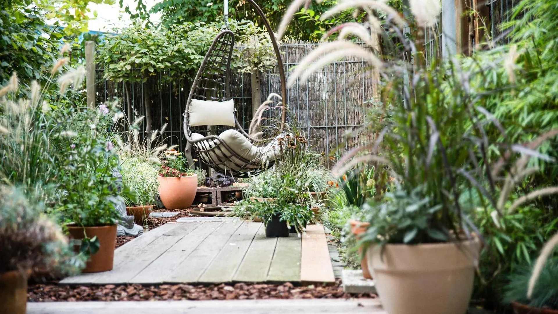 kontakty Gartenzimmer In Atelierwohnung